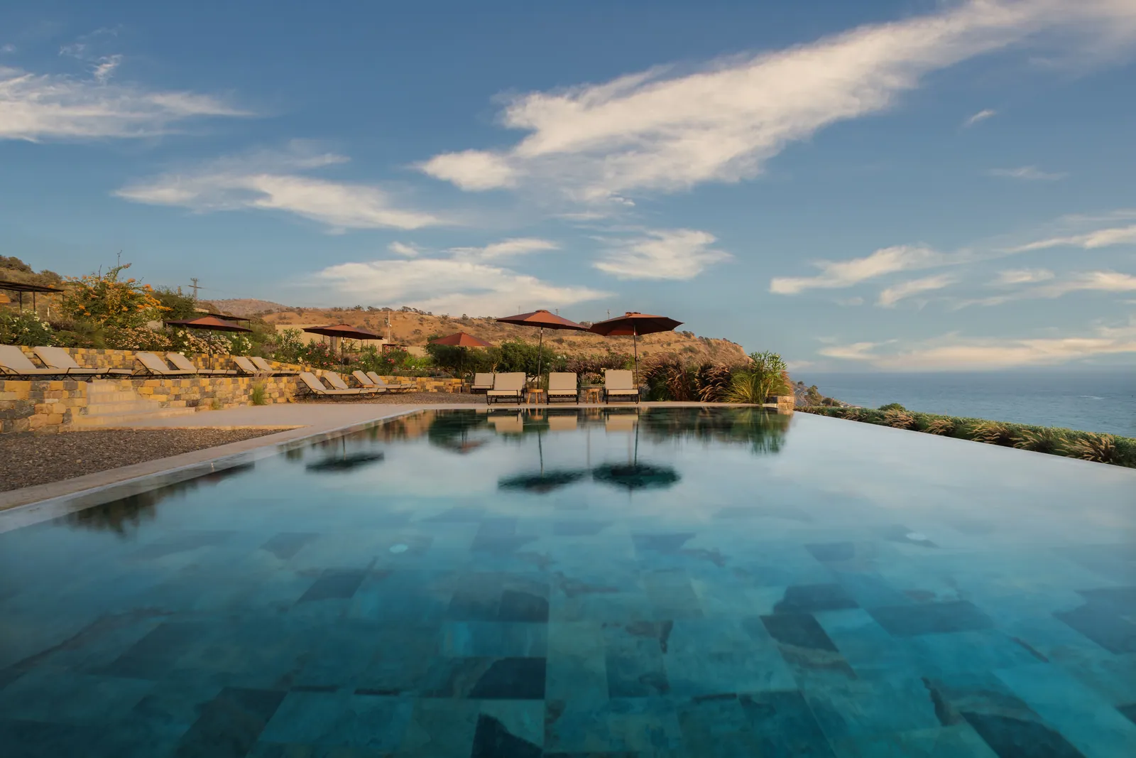 Piscine à débordement face à la mer, AmanBlu